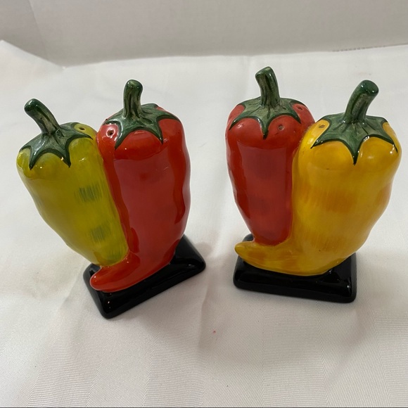 Clay art hot chili pepper salt and pepper shakers. Preowned - Picture 6 of 6